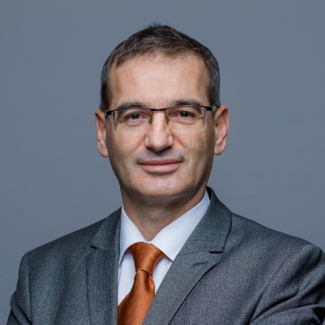 Bernhard Auf der Maur, lic. oec. HSG, certified tax expert, Partner " data-wph-elm=